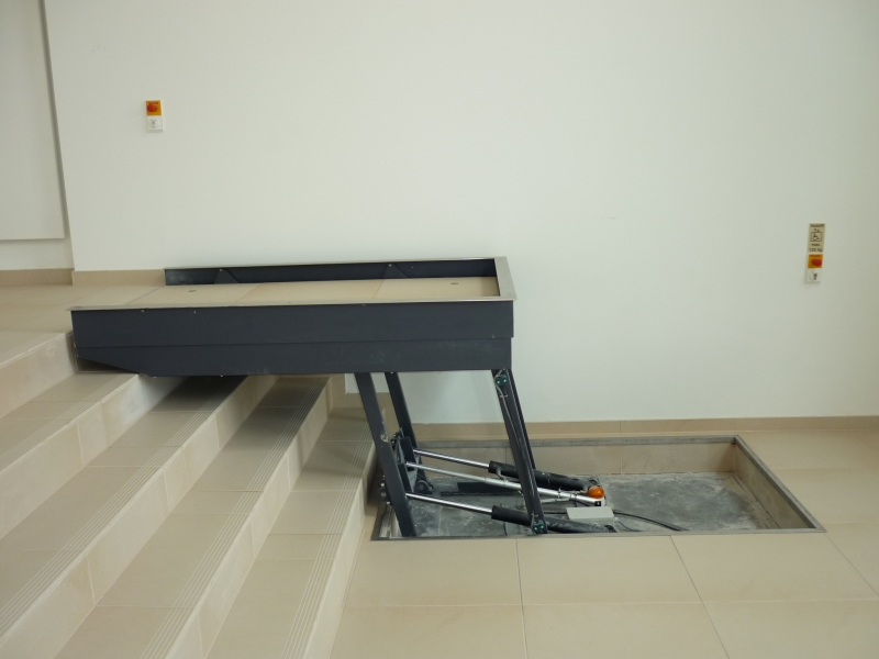 hebe-plattform-hydro a close up of a elevator