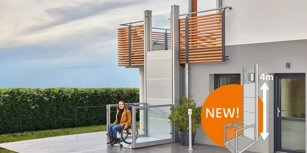 Wenn die Haustür zur Hürde wird: Wie der Plattformlift UnaPorte Niveauunterschiede elegant löst